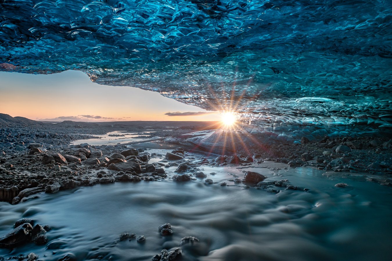 Crystal Blue Ice Cave в леднике Vatnajökull, 2020 г.
